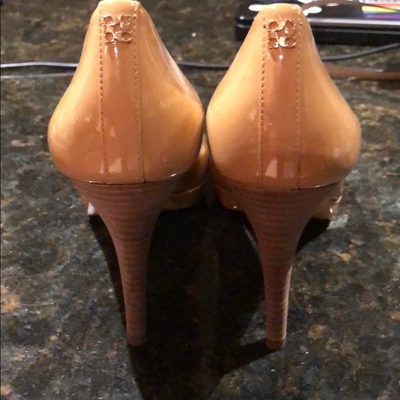 Never worn Coach tan heels! Size 9.5 - Picture 2 of 4